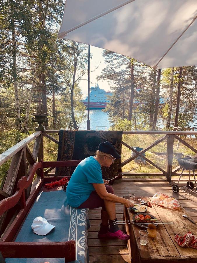 Charmig Stuga Av Rustik Stil I Stockholms Omrade Villa Exterior foto