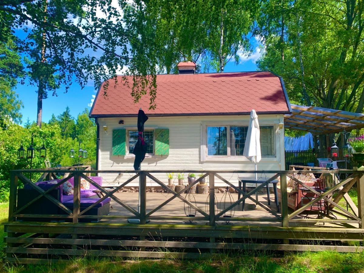 Charmig Stuga Av Rustik Stil I Stockholms Omrade Villa Exterior foto